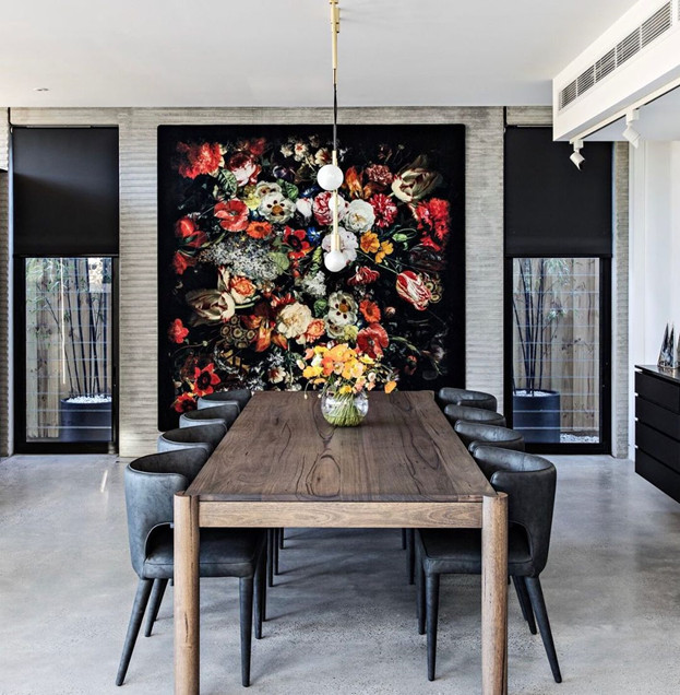 Ковры на стену подчеркивают высоту потолка